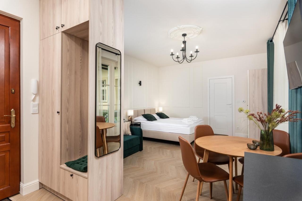 Atrium - Old Town Luxury Apartments - By Upstairs Krakow Exterior photo