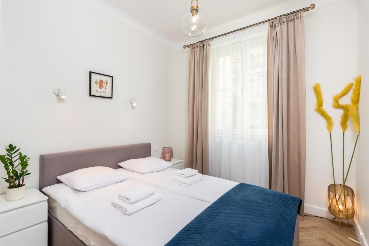 Atrium - Old Town Luxury Apartments - By Upstairs Krakow Exterior photo