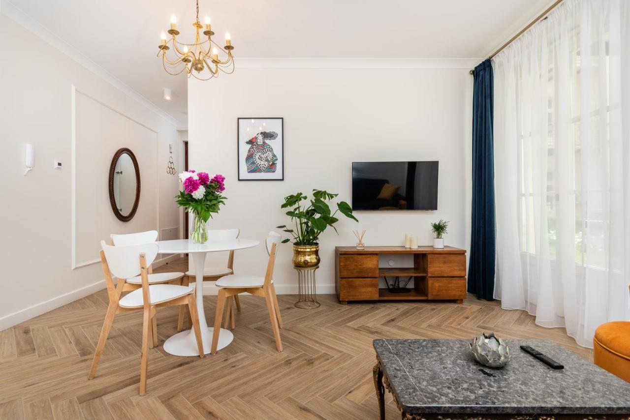 Atrium - Old Town Luxury Apartments - By Upstairs Krakow Exterior photo