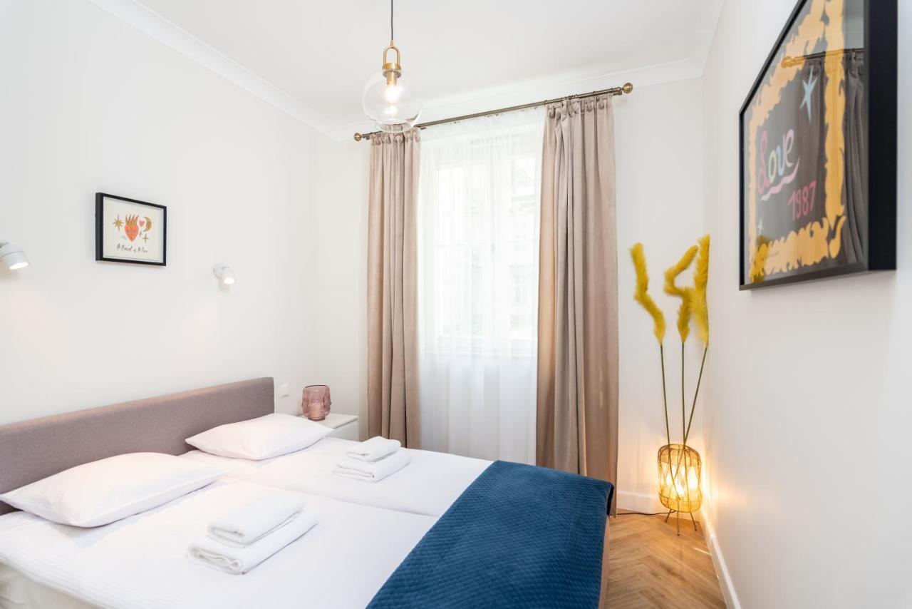 Atrium - Old Town Luxury Apartments - By Upstairs Krakow Exterior photo