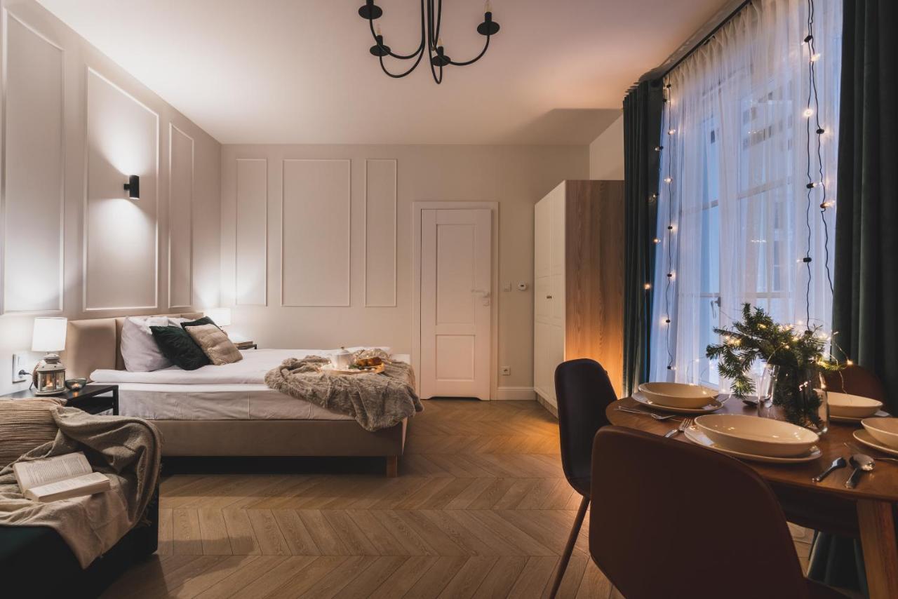 Atrium - Old Town Luxury Apartments - By Upstairs Krakow Exterior photo