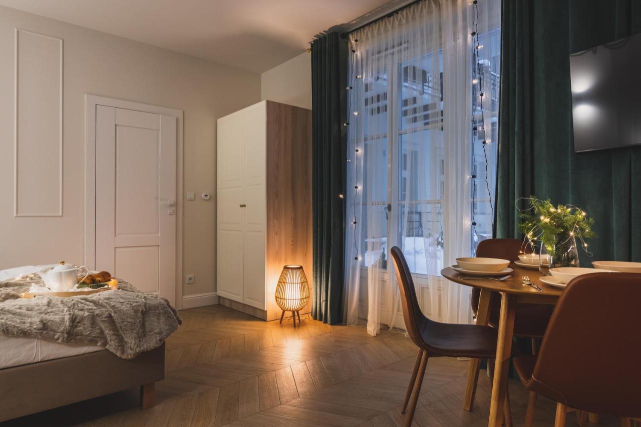 Atrium - Old Town Luxury Apartments - By Upstairs Krakow Exterior photo