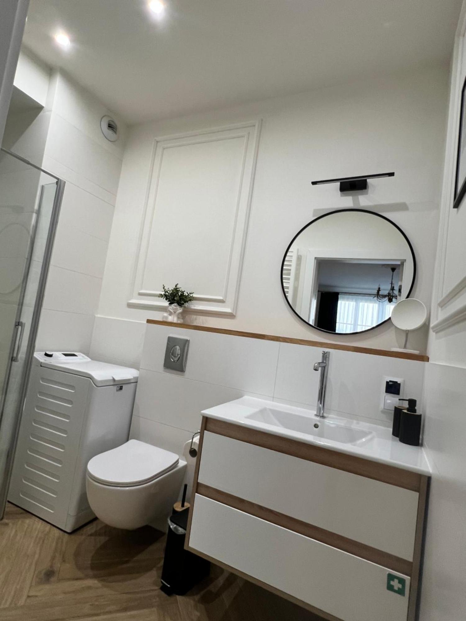 Atrium - Old Town Luxury Apartments - By Upstairs Krakow Exterior photo