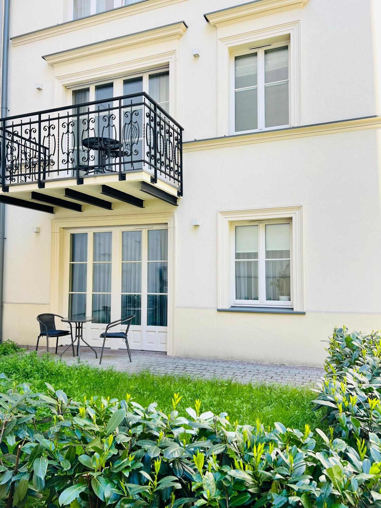 Atrium - Old Town Luxury Apartments - By Upstairs Krakow Exterior photo